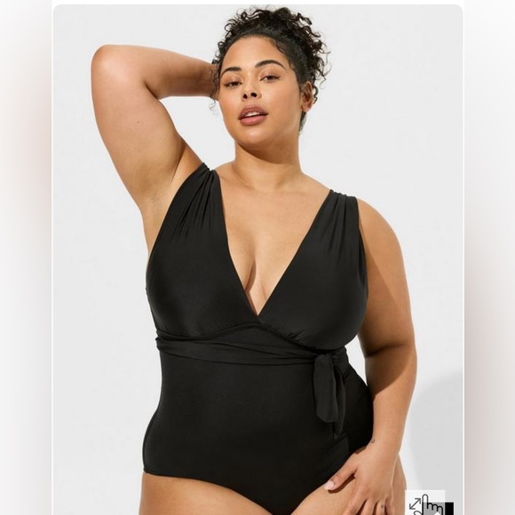 NWT Torrid Wireless Multi Way Bust Tie One Piece Swimsuit - Picture 2 of 12